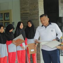 Penutupan PKL SMK Negeri Padang Cermin di Mako Brigif 4 Mar/B