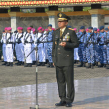 Jelang HUT Ke-78, Tiga Pimpinan TNI Wilayah Lampung, Danrem 043/Gatam Tabur Bunga di TMP