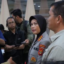 Warga Sukarame Serahkan Dosen dan Mahasiswi Yang Berlaku Tidak Pantas Ke Polda Lampung
