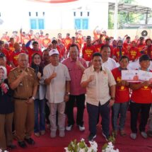 Ketua DPRD Mingrum Gumay Dampingi Ketua Komisi IV DPR-RI Sudin Panen Raya Padi di Tubaba