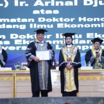 Gubernur Lampung Arinal Djunaidi Dianugerahi Gelar Doktor Kehormatan