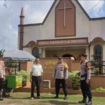 Patroli Gereja, Polisi Berikan Rasa Aman Umat Kristiani Saat Beribadah