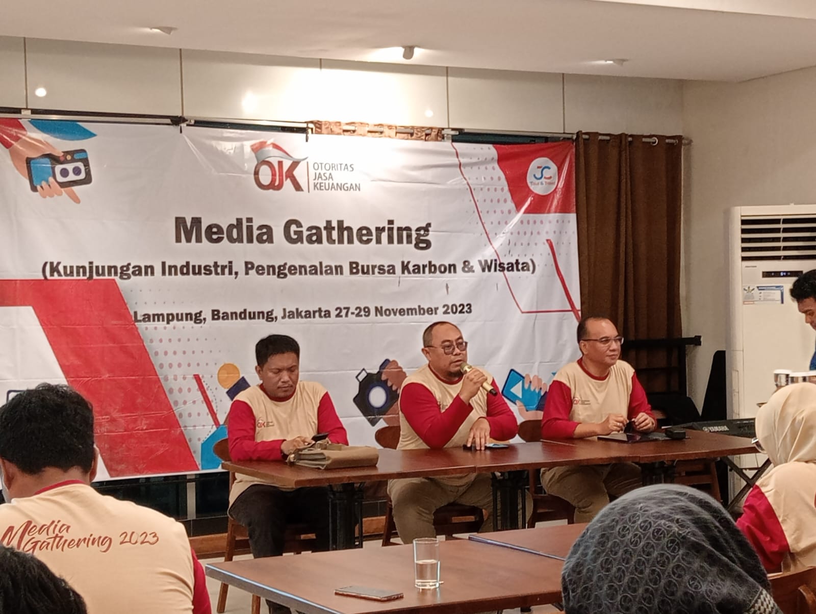 Gathering OJK – Insan Media, Kunjungi Industri UMKM Bandung Mencoba Kereta Cepat