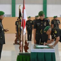 Danrem Pimpin Penyerahan Tugas Kasrem, Tradisi Penerimaan dan Laporan Korps Serta Sertijab Dua Pejabat Dandim Jajaran Korem 043/Gatam Serta Danyonif 143/TWEJ