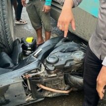 Aksi Heroik Dua Polisi di Kalbar Korbankan Motor Jadi Ganjal Bus Gagal Nanjak
