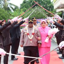 Gelar Tradisi Wellcome dan Farewell Parade, Ini Pesan Dari Kapolres Tulang Bawang Lama dan Baru