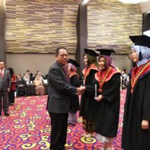 Ketua DPRD Lampung Mingrum Gumay Hadiri Wisuda Sarjana Ke-46 UTB Lampung