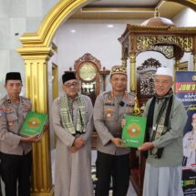 Duduk Bersama Jamaah Masjid Jami Baiturahman, Kapolresta Bandar Lampung Ajak Warga Jaga Kerukunan dan Persatuan