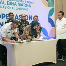 Gubernur Arinal Hadiri Penandatanganan Berita Acara Serah Terima Operasional Paket Inpres Jalan Daerah TA 2023