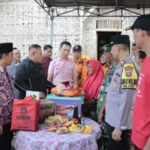 Terharu, Saidah Warga Desa Sidoasih Ketapang Terima Bantuan Bedah Rumah Dari Bupati Hi.Nanang Ermanto