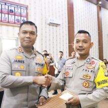 Tiga Personel Bhabinkamtibmas Polres Tulang Bawang Raih Reward, Ini Pesan AKBP James