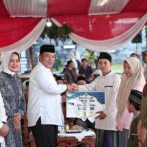 Gubernur Arinal Resmikan Operasi Pasar Beras Medium, Bagikan Ratusan Paket Sembako di Safari Ramadan di Tanggamus