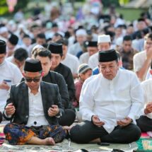 Gubernur Arinal, Keluarga dan Forkopimda Salat Idul Fitri 1445 H di Lapangan Korem 043/Gatam