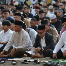 Danrem 043/Gatam Bersama Masyarakat Bandar Lampung Salat Idul Fitri 1445 H di Lapangan Saburai