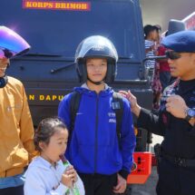 Satbrimob Polda Lampung Sediakan Layanan Makanan dan Minuman Bagi Para Pemudik