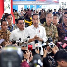 Dikunjungi Presiden Jokowi, Dirut PLN Paparkan Kesiapan Ekosistem Kendaraan Listrik di Booth PLN Pada PEVS 2024