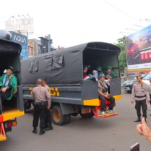Aksi Solidaritas Berlangsung Damai, Dua Truck Dalmas Polresta Bandar Lampung Bantu Antar Massa Aksi Kembali Pulang