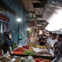 Sugiarti: Harga Bawang Putih dan Merah di Pasar Induk Tamin Masih Tinggi