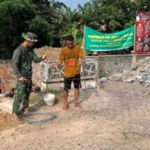 Jelang Penutupan TMMD Ke-120, Satgas Kodim 0421/LS dan Warga Masyarakat Kebut Pemasangan Bronjong Sepanjang 500 Meter