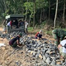 Satgas TMMD Kodim 0421/LS Hampir Rampungkan Jalan Onferlagh Sepanjang 500 Meter di Desa Budi Lestari
