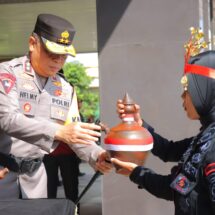 Tradisi Air Suci Polda Lampung, Air Murni Cuci Panji Tribrata di Hari Bhayangkara