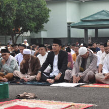 Danrem 043/Gatam, Laksanakan Salat Idul Adha 1445 H/2024 M Bersama Masyarakat Bandar Lampung