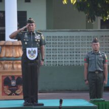 Upacara Bulanan, Pangdam II/Swj Ajak Prajurit Korem 043/Gatam Kobarkan Semangat Nasionalisme