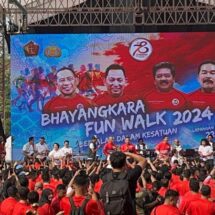 Kapolri, Jamintel dan KSAD Nyanyi Bareng di Bhayangkara Fun Walk 2024