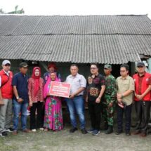 Bupati Nanang Ermanto Kembali Tebar Bantuan Bedah Rumah di Palas dan Sidomulyo