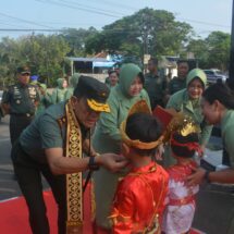 Kunjungi Kodim 0421/LS, Danrem 043/Gatam Lakukan Peletakkan Batu Pertama Bedah Rumah Tidak Layak Huni