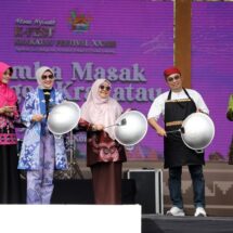 Pj. Ketua TP PKK Maidawati Samsudin Buka Lomba Masak Nasi Goreng Krakatau di K-Fest XXXIII 2024