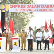 Presiden Joko Widodo Didampingi Pj. Gubernur Lampung Resmikan Ruas Jalan Inpres Jalan Daerah di Provinsi Lampung