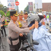 Gebyar Ops Patuh Krakatau 2024, Kapolresta Bandar Lampung Berikan Reward Bagi Pengendara Tertib