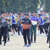 Bersama Pj. Gubernur Lampung, Danrem 043/Gatam Senam Bersama Atlet dan Pelatih Kontingen Lampung untuk PON Aceh-Sumatera Utara