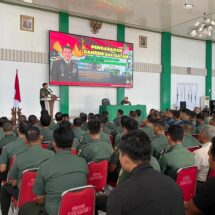 Brigjen TNI Rikas Hidayatullah, S.E., M.M., Berikan Jam Komandan Kepada Prajurit dan PNS Jajaran Korem 043/Gatam