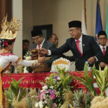 Dipimpin Ketua DPRD Mingrum Gumay, Rapat Paripurna Mendengarkan Pidato Kenegaraan Presiden Pada HUT Ke-79 RI