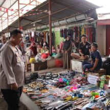 Sapa Pengunjung dan Pedagang Pasar Way Kandis, Waka Polresta Bandar Lampung Ajak Warga Ikut Jaga Kamtibmas