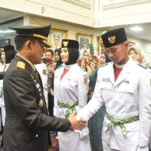 Danrem 043/Gatam Berikan Semangat dan Motivasi Kepada Para Anggota Paskibraka