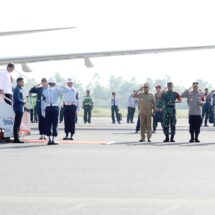 Pj. Gubernur Samsudin Sambut Kedatangan Presiden Joko Widodo di Bandara Raden Intan II