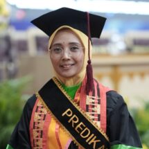 Wisudawan Terbaik I Program Doktor Unila, Puji Lestari Ajak Utamakan Attitude Setelah Ilmu