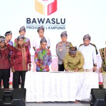 Pj. Gubernur Samsudin Hadiri Deklarasi Kampanye Pilkada Damai Pemilihan Gubernur dan Wakil Gubernur Lampung 2024