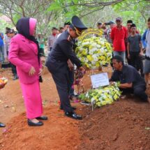 Penghormatan Terakhir, Kapolresta Bandar Lampung Pimpin Upacara Pemakaman Bripka Misran