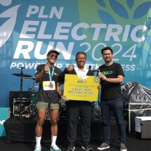 5 Pengemudi Ojol Prasejahtera Peroleh Motor Listrik di PLN Electric Run 2024