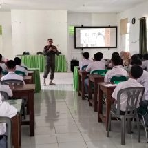 Satpol PP Provinsi Lampung Edukasi Siswa SMAN 1 Gunung Sugih dan SMKN 1 Terbanggi Besar