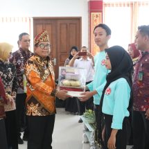 Didampingi Ibu Maidawati, Pj Gubernur Samsudin Menutup Acara Program Pendidikan Kecakapan Wirausaha Tahun 2024