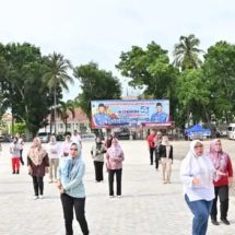 Senyum Semingrah, 3 Peserta Senam Dapat Hadiah dari Plh. Sekdakab Lampung Selatan