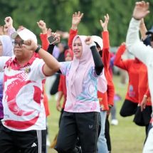 Pj.Gubernur, Ibu Maidawati Samsudin dan Karo Perekonomian Setdaprov Lampung Ikuti Senam Bersama