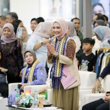 Ketua Dekranasda Provinsi Lampung Purnama Wulan Sari Mirza Buka Lampung Fashion 2025