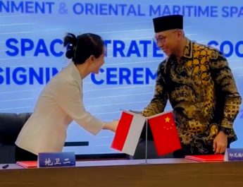 Lampung Menuju Antariksa, Gubernur Mirza Tandatangani Kerja Sama Satelit Dengan Perusahaan Teknologi Luar Angkasa Tiongkok