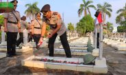 Sambut Hari Bhayangkara Ke-79, Polresta Bandar Lampung Ziarah dan Tabur Bunga di Makam Pahlawan